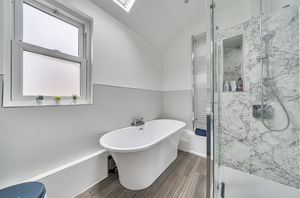 Family bathroom angle 1- click for photo gallery